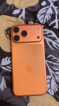 آيفون ١٧ برو ماكس • ٢٥٦ • سلفر ابيض