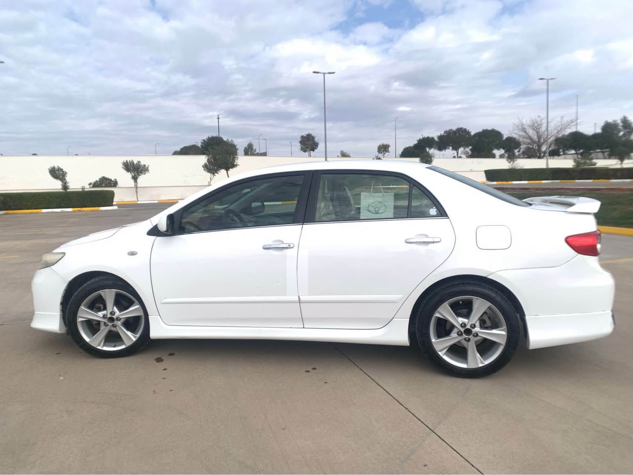 بیکاشۆ 2013خەلیجی زۆر خاوێن مواسەفاتی شاشە ئایپاد کامێرەی ئاوینە کارەباییە چوار تاییەی نوی لەسەر ویل پینچ پەرە سەنەوی تا2029 نوی سبوخی نیە جەمپەکی خەفیفی پشتەوەی هەیە دو جێ ساردەکوت   یەک دینار مەسرەفی نیە  بەناوی خۆمانە *********** أربيل, العراق
