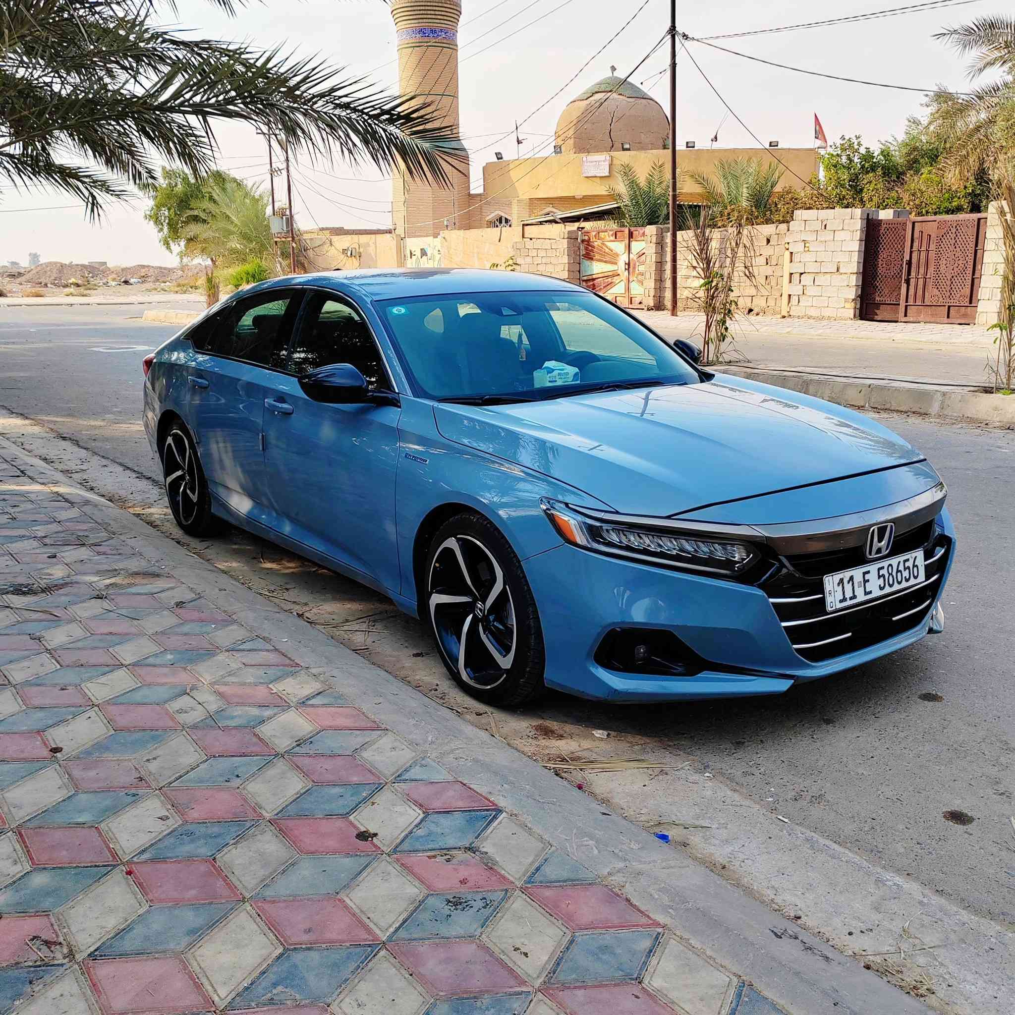 السلام عليكم
هوندا اكورد هايبرد سبورت ٢٠٢٢ 

سيارة جداً اقتتصاديه تفويلتها ٤٥ لتر 
نص جاملوغ خلفي کلیر من امریکا فقط
لون مميز 
سيارة كلشي بيها بلادي وما مبدل بيها اي قطعه
محرك 2.0L هايبرد 
 ماشیه 82 الف کیلو علی اید وحده 
 رادار امامي
محافظة على المسار 
قيادة شبه ذاتيه 
كشنات قماش وجلد 
كامره خلفية بثلاث وضعيات 
عدادات نصف شاشه 
كير دکم
٤ وضعيات قيادة (sport-Eco-normal-ev)
هاند بريك كهربائي 
وبعد هواي مواصفات 
السيارة مكانها دیالی الغالبیه 
للتواصل 
***********
***********
السعر ١٨6 
رقم بغداد
السنويه بأسمي تحويل ثاني يوم
