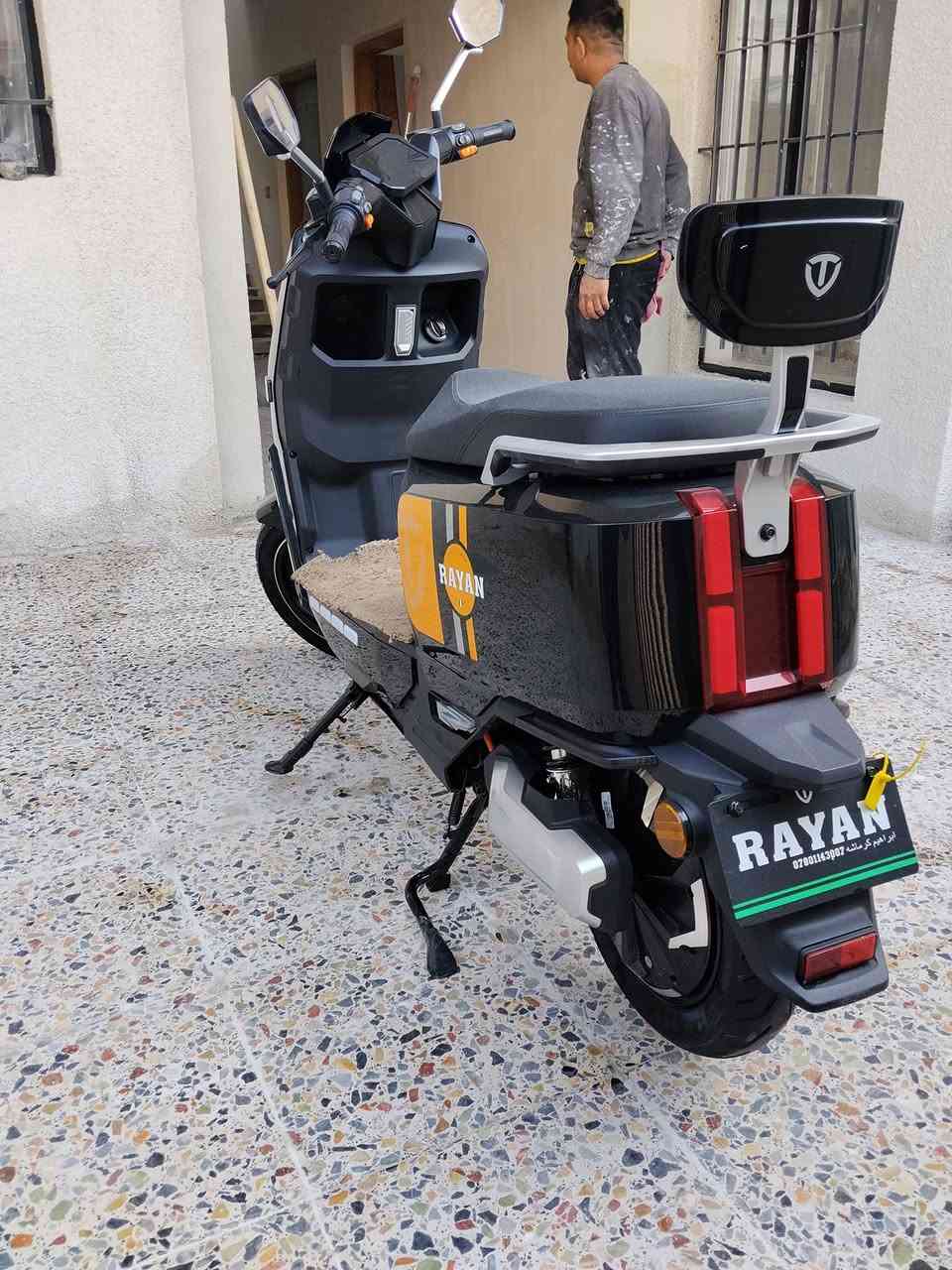 السلام عليكم دراجة الريان وحش الكون ال 
لون اسود ملكي مستخدمه شي قليل كلش اخت الجديده ماشيه اقل 200 كيلو 
السعر 950 وبيها مجال قليل 
العنوان بغداد 
الرقم ***********
