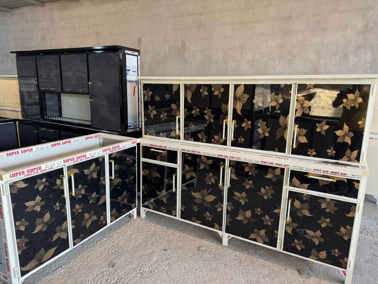 السلام وعليكم يقدم لكم معمل الرحمه احدث تصاميم الكاونترات نشتغل كاونترات حسب الطلب وايضا جزامات نشتغل عدنه جمله خارج المحافضه  مفرد  وجمله ايضا داخل المحافه لتواصل والاستفسار ع الرقم او مراسله الصفحه  ***********🩷😁
