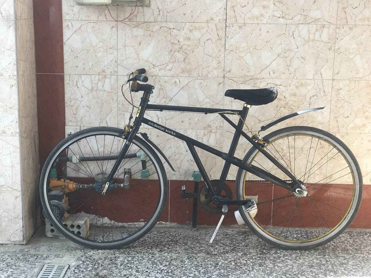 بايسكل سباق تاير رفيع كله فافون ونضيف كلش السعر80وبي مجال
***********واتساب فقط
