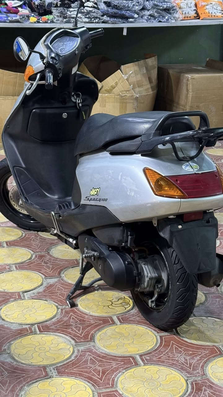 السلام عليكم للبيع دراجة سبيسي الدراجة نضيفة كهربائيات كلها شغاله مكينه ناعمة ممفتوحة دراجة نظيفة كلش للتواصل***********
