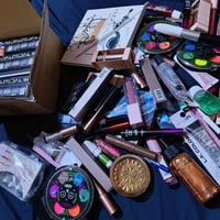 مستحضرات تجميل • ٧٧قطعة • توصيل مجاني