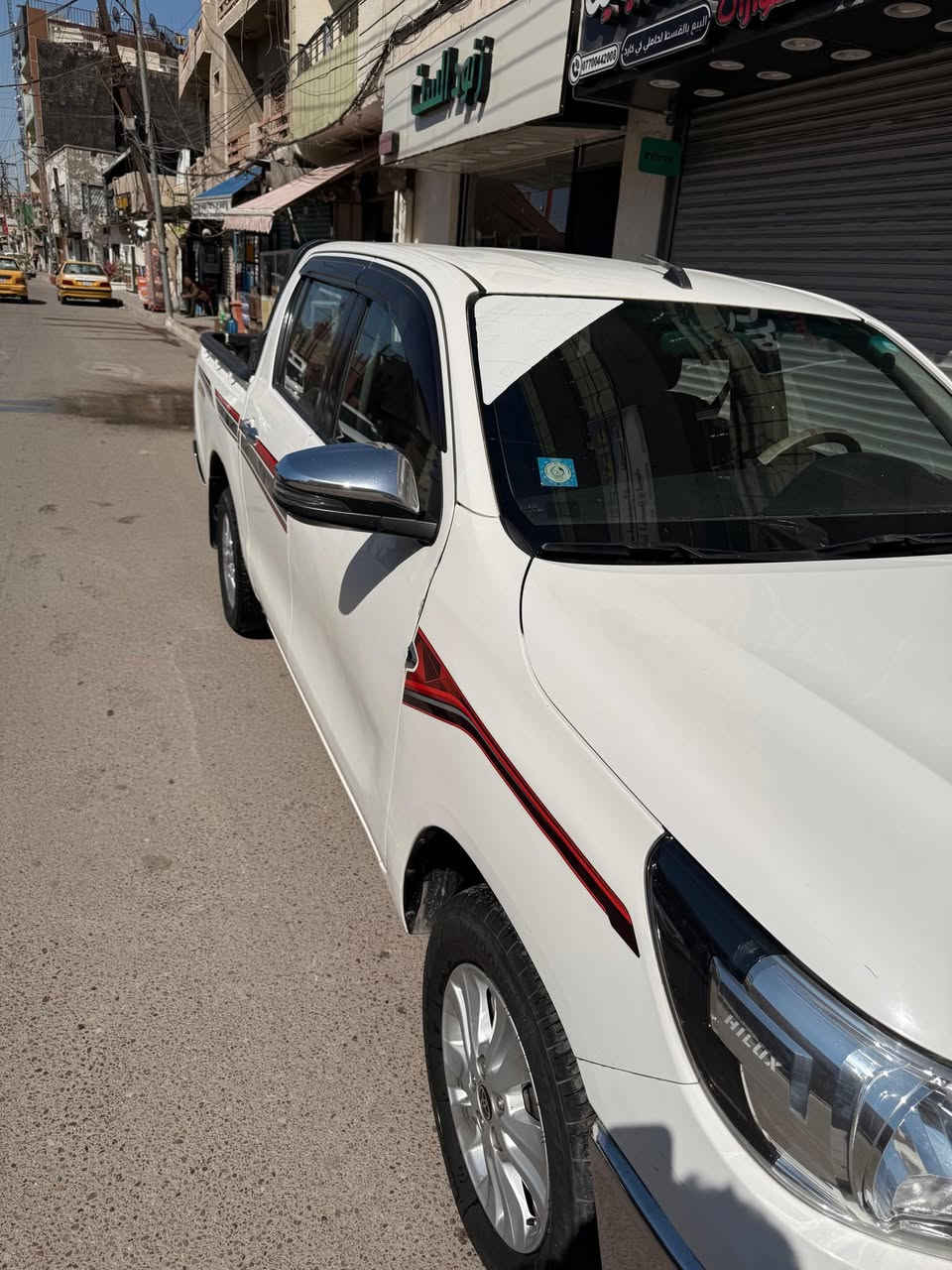 هايلوكس  موديل2023
ممشى120
ضررها بس بك لايت ولباب مثل ما موضح 
السعر 25الف 
رقم***********
