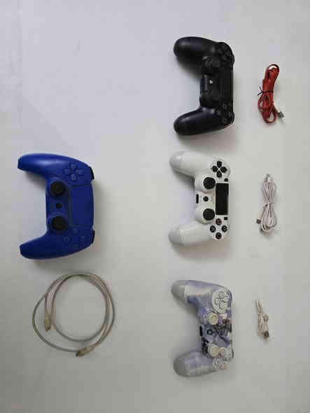 السلام عليكم
عندي هاي الغراض للبيع
محتاج فلوس
========
xbox 360 
الجهاز والمحولة وكيبل HD وجوستكات عدد 2
الجهاز مهكر بي 200 لعبة
GTA
FIFA
PES
TEKKEN
Call of Duty
وبعد هواي العاب
================
السعر 65 الف
================

Haute42 T16
Leverles arcade Stick
ترهم على PC , PS4 , PS3, Steam, Switch
كاملة مع كل ملحقاتها
اخذتها من امازون
https://www.amazon.com/Sehawei-All-Button-Controller-Hyper-Light-HautePad-HauteBoard/dp/B0FPLV1XXX/ref=sr_1_1
شوف مراجعاتها وسعرها
================
السعر 60 الف
================

مجموعة جوستكات بلي 4 كوبي
سعر القطعة 10 الف
وعندي جوستك اصلية ب20 الف
=================

جوستك ناكون ريفلوشن برو2
كاملة مع كل ملحقاتها واوزانها
ترهم PC, PS4
سعرها 20 الف
=================

مكعبات روبك اشكال غريبة ومميزة
سعر السيت 10 الف
=================

بلور هواء سعره 5 الف
=================

ماوس وكيبورد وايرلس سعر 10 الف
=================

ماوس بلودي J90s 
سعره 15 الف
=================

سماعات واير سعر 5 الف
مكاني ديوانية
توصيل موجود
***********
