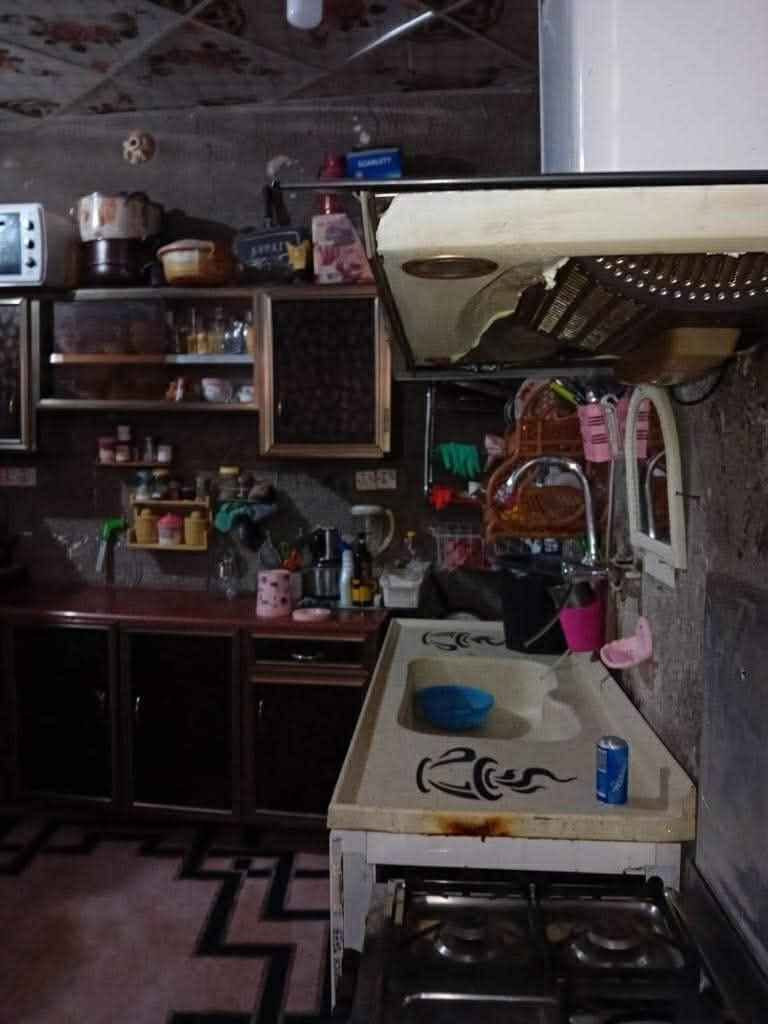 بيت للبيع ورديه خارج خط النفط خدمات كامله 
منطقه سكنيه 
المساحه100متر 
سند25زراعي تحويل مباشر 
تواصل خاص او على الرقم ***********
بي واتساب Singapore
