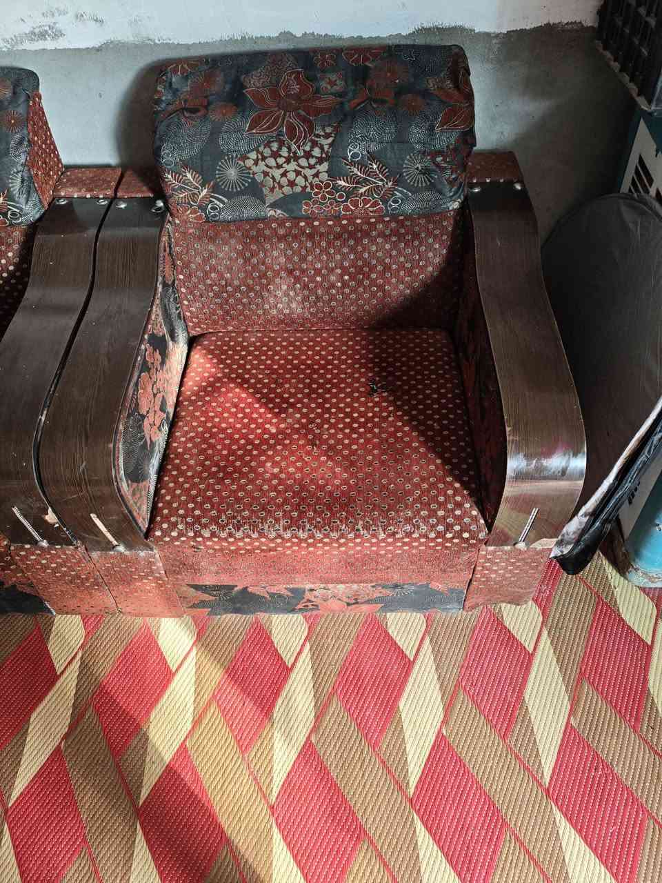 تخم قنفات للبيع 10 مقاعد
السعر 100 وبيهن مجال قليل 
العنوان الابراهميه قرب قناه كربلاء 
الاتصال ع الرقم  ***********
