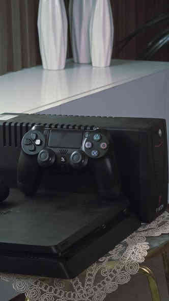 ps4 slim مهكر 
نظام 9 التهكير موقع داخلي ٥ ثواني بدون دوخه  القطعه الخارجية والقرص 
2 جوستك واحد اصلي والثاني عادي 
500كيكا  
+ جهاز ups 
نظيف نفس الصور
الألعاب 
 ghost recon wildlands 
call of duty ww2
shadow of the colossus
gta5
وانت بعد تكدر تظيف براحتك 
السعر ٣٣٠ الف
بغداد الغزالية 
موجود توصيل 
*********** بغداد
