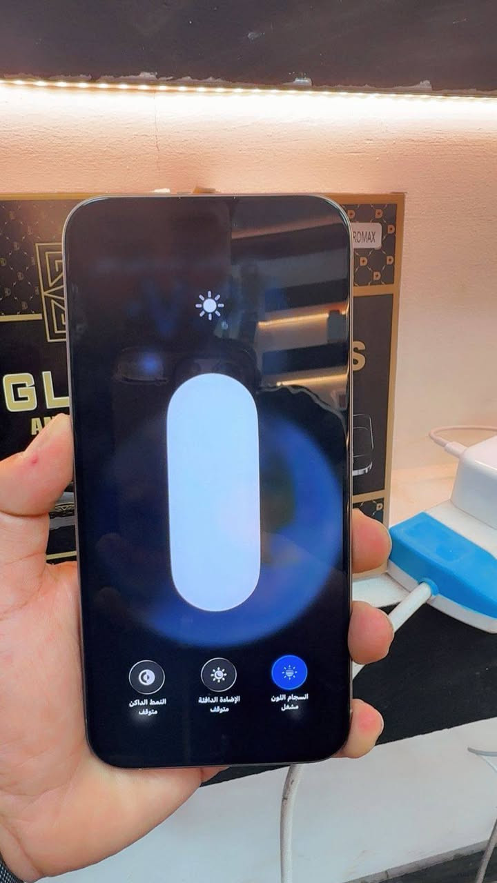 السلام عليكم ايفون 15 برو ماكس للبيع  نضيف مملعوب بي ابد مكاني بغداد بطاريه ٩٤.. ***********
