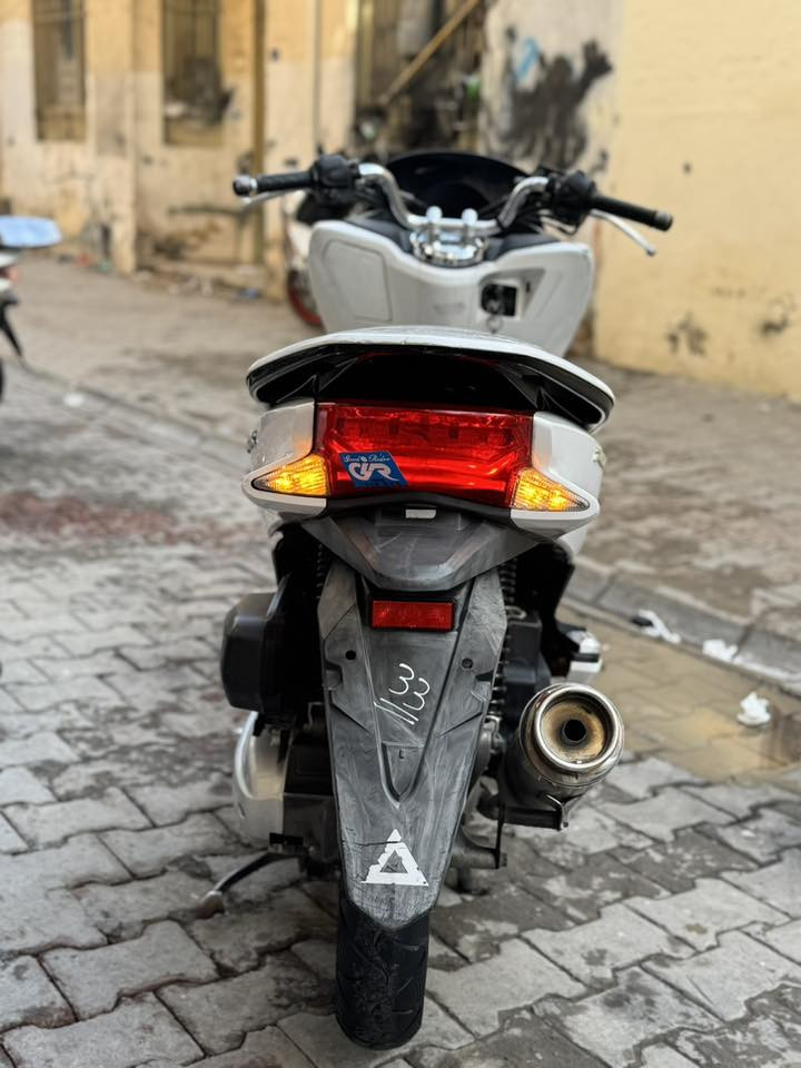 للبيع دراجه pcx  جيل ثاني ياباني الاصلي  نوع jf  مكينه 150 حساس حرف A نوزل خطين ستان كهربائي ماشيه 36 الف حساس ازدحام دراجه جديده  حساس شلعه معدل خير من الله دراجه تتعب تكول جديده مال جناي  مكان بغداد الكرخ السعر  مليون و550 وبيهه مجال وبيهه مجال والاستفسار  ***********
