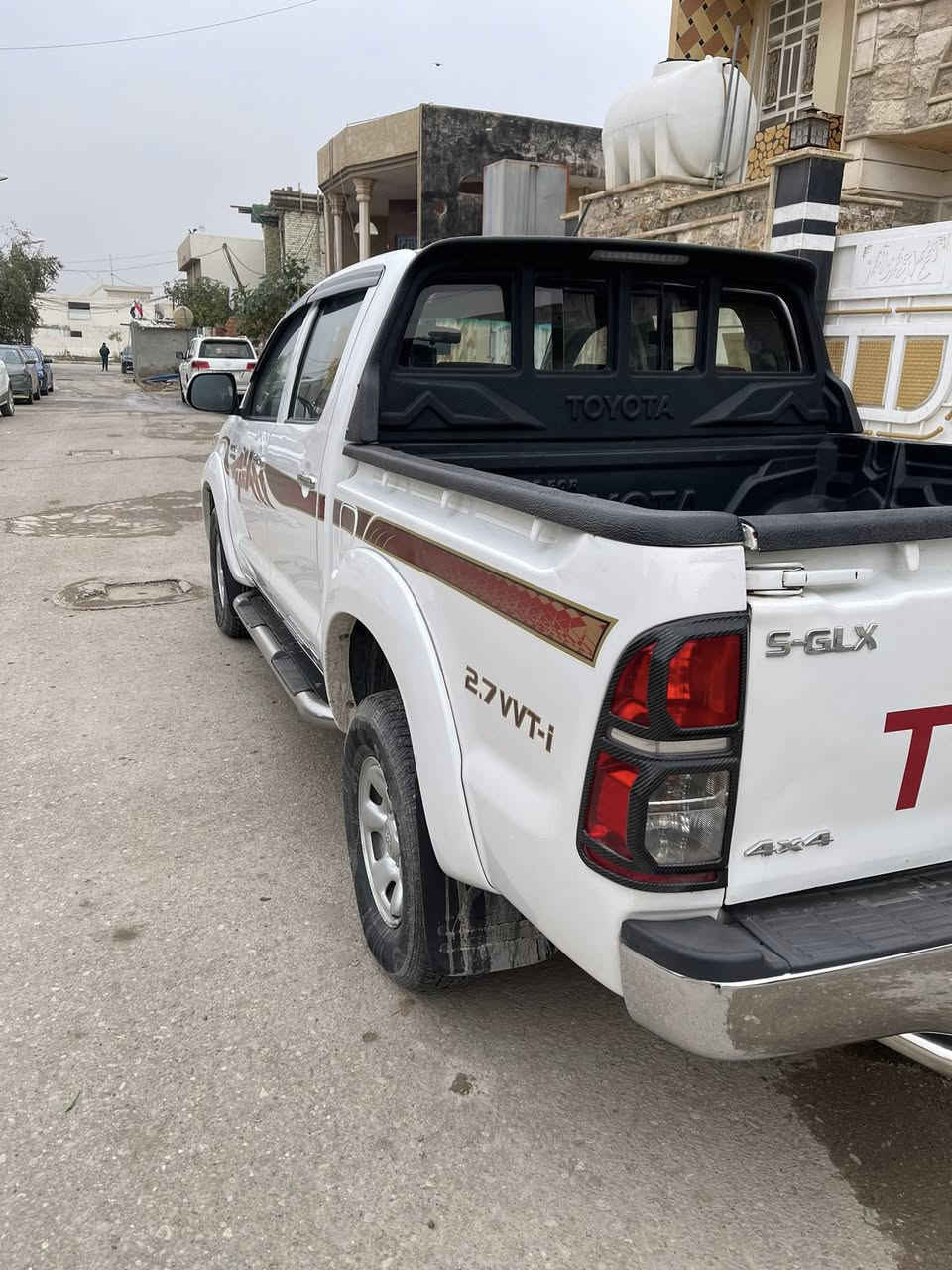تيوتا هايلوكس (٢٠١٢) كويتي ام البطل اوتماتيك جديدة السيارة مكفول كفاله رقم بغداد دولي كله جديد صدر جديد مابيها نقص كلشي ماشية(١٨٦)الف حقيقي 
مكاني ديالى بعقوبة السعر (١٩٥) وبيها مجال
***********
