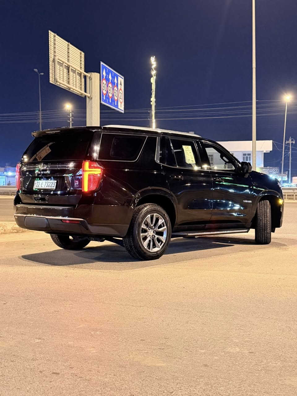 سلام عليكم
شوفرليت تاهو 
موديل 22
رقم شمالي 
لون اسود 
خليجي 

1. بصمه أبواب 5 بصمات
تبريد مركزي 
2 ثلاجه 
3 رادرات امامي خليفي 
4 كامره خلفيه 
5 داخل لونين 
6 كشن كهربائي
معروفه مواصفات التاهو
صار بيه حادث الجاملغ مصبوغ الأمامي 
وشخط بل باب عكس السائق مصلح 
باقي السياره مكفوله من الضبغ والتبديل 
مكان كربلاء 
***********
السعر 435 وبيه مجال قليل
