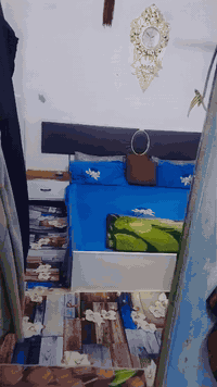 بيت بلديه للبيع 125متر يحتوي على استقبال 4×6 ومطبخ 4×4 وغرفه  3×4 وصاله 4×4 ومنور وحمامات داخليه وخارجيه وساحه للعلم البيت بلديه معامله كامله حي العسكري ١٦ خدمات كامله بضهر التجاري قرب مركز حي العسكري للستفسار اتصال رقم صاحب البيت ***********
