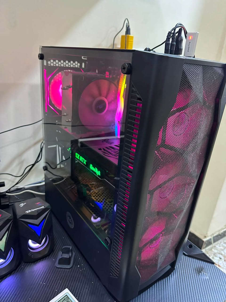 تجميعة شكاكية rtx 3070 tiماركة game rock نسخة الكرستال نسخة خاصة 3fan
I5 12400المعالج 
H610 مذربورد
بورسبلاي 850
Hard ssd 256
Hard disk 1000
Ram 16 
Kace rgp
شباب التجميعة مابيها اي مشكلة وشغالة وجاهزة ع اخر حبة 
والكارت معروف باللعاب 2k وفوك
السعر مليون و١٠٠ 
مكاني الاعضمية سبع ابكار 
***********
