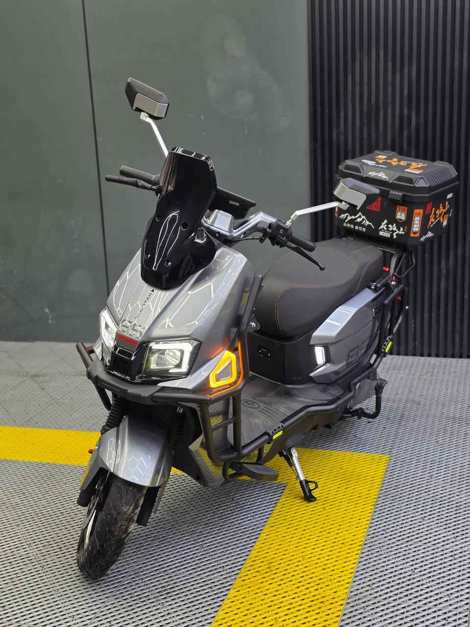 دراجة شحن للبيع سعر ٩٥٠ الف قفل جديدة بمعنى الكلمه ولازلغ بيهه استخدام بيتي سرعه ٨٥ حقيقي استخدام بيتي كلش قليل فقط المرايات تريد تبدلهن لو تصلحهن راخيات من القاعده
٦ بطاريات حجم كبير ...
* الدراجه مسويلهه نانو سيراميك ضمان ٣سنوات ومغلف ppf للشاشه والبيانو بلاك 
رقمي *********** 
مكاني بغداد القاهره او سيطرة الشعب ...
