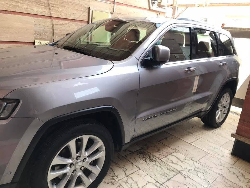 السلام عليكم للبيع
جيب جراند شيروكي 2017 🚘

━━━━━━━━━━━━━━━

📌 المواصفات الأساسية:

* Jeep Grand Cherokee موديل 2017

* محرك (3.6L (V6
* دفع رباعي 4x4
* تشغيل بصمة
* دخول ذكي
* شاشة وسطية Uconnect
* كاميرا خلفية
* بلوتوث / USB / AUX
* مثبت سرعة
* حساسات أمامي خلفي
*رادار خلفي
* مقاعد كهربائية
* مقاعد جلد
* تدفئة وتبريد مقاعد ومقود
* مودات قيادة 
*تشغيل عن بعد
*جنطه كهرباء
*فتحه سقف بانوراما 
*مقاعد خزن
- ماشيه 90 الف ميل 
━━━━━━━━━━━━━━━

السيارة وارد خليجي
رقم بغداد
📍موقع السيارة: بغداد
💰 السعر: 205
📞 للتواصل: ***********
