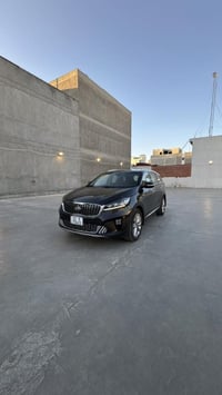 سورنتو 20 خليجي ماشي 45 وكالة الشركة العراقية الدولية   سيارة نضيفه لح...