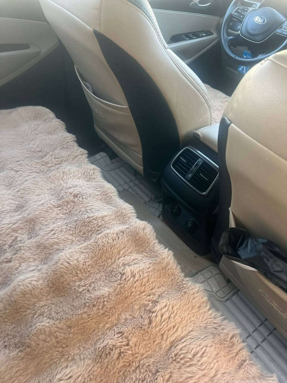 سلام عليكم كياسورنتو موديل ٢٠ كشنات جلد وجاهزه من كلشي مكينه ٦ ربع بنيد صبغ وبقيه كفاله وشراي يتصل *********** سعر ٢٣٥ وبيه مجال
