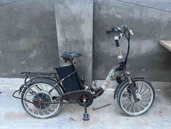 سلام عليكم حبايب 
دراجة شحن للبيع كهربائياتها ماعرف شنو بيها مابيها الصراحة لأن متروكة تجي تشوفها وتاخذها ابيعها هيكل 
عنوان البصره_القبلة
رقمي *********** متواجد فقط واتساب للأتصال
