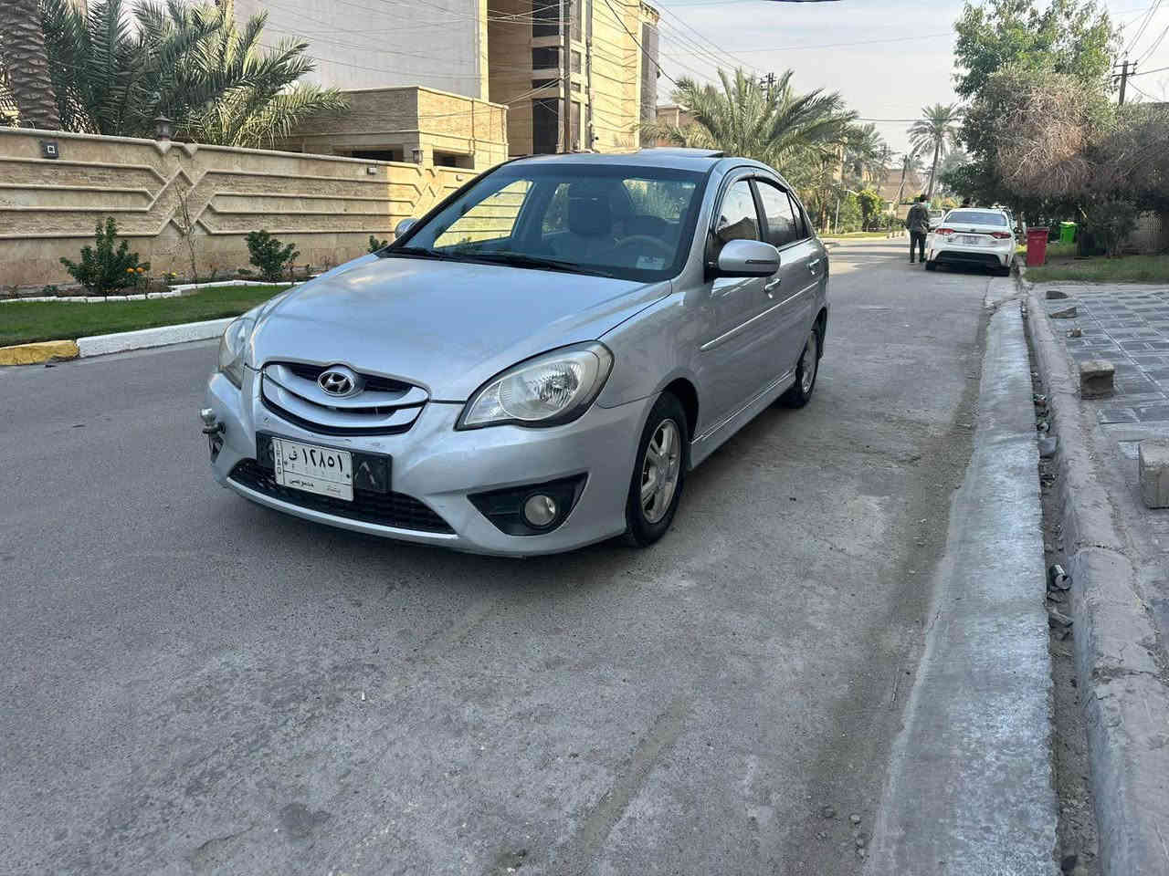 للبيع هونداي اكسنت ٢٠١٠ خليجي فول مواصفات للخير 
محرك وكير جدد ممفتوحات ولا ملعوب بيها مكفولات 
صدرين تخم تاير باتري كهربائيات كلها ع وضع الشركه 
السياره جديده مال بيت ومال جناي متحتاج مصرف 
السياره فول مواصفات للخير وكلشي بيها شغال 
كشرها كلش حلو بيها صبغ باب السايق فقط 
السعر ٩٤ ورقه وبي مجال للشراي العنوان بغداد حي الجامعه 

‭٠٧٧١ ٨٤٠ ٦٧٧٤‬ابو حسن اني مكلف بل نشر بغداد, العراق
