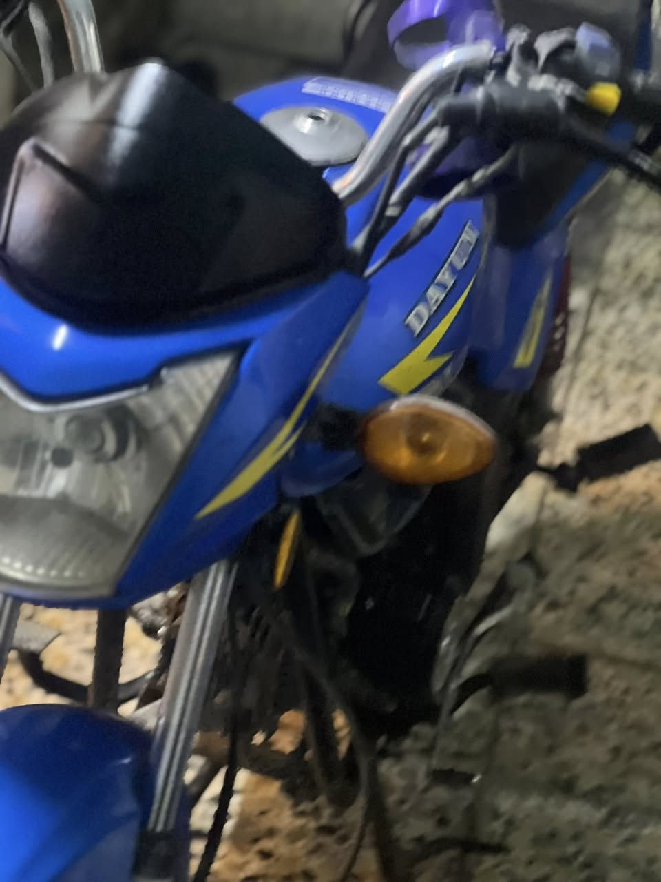 دراجة دايوان بلايت للبيع فقط بدون رقم اوراق موجودة كفالة دولة وعشائر محرك ١٢٥ كير ٤ نمر ماشية 10’000 شركة بعدهي شهرين ماشية فقط الدراجة مكفولة من كلشي من حادث من كلبة من مكينة مكفولة كفالة عامة اقتصادية كلش وكلش مفيدة مال دلفري جاهزة كبل تشغل وتطلع مكان بغداد الحرية السعر 750 وبيهة مجال رقم ***********
