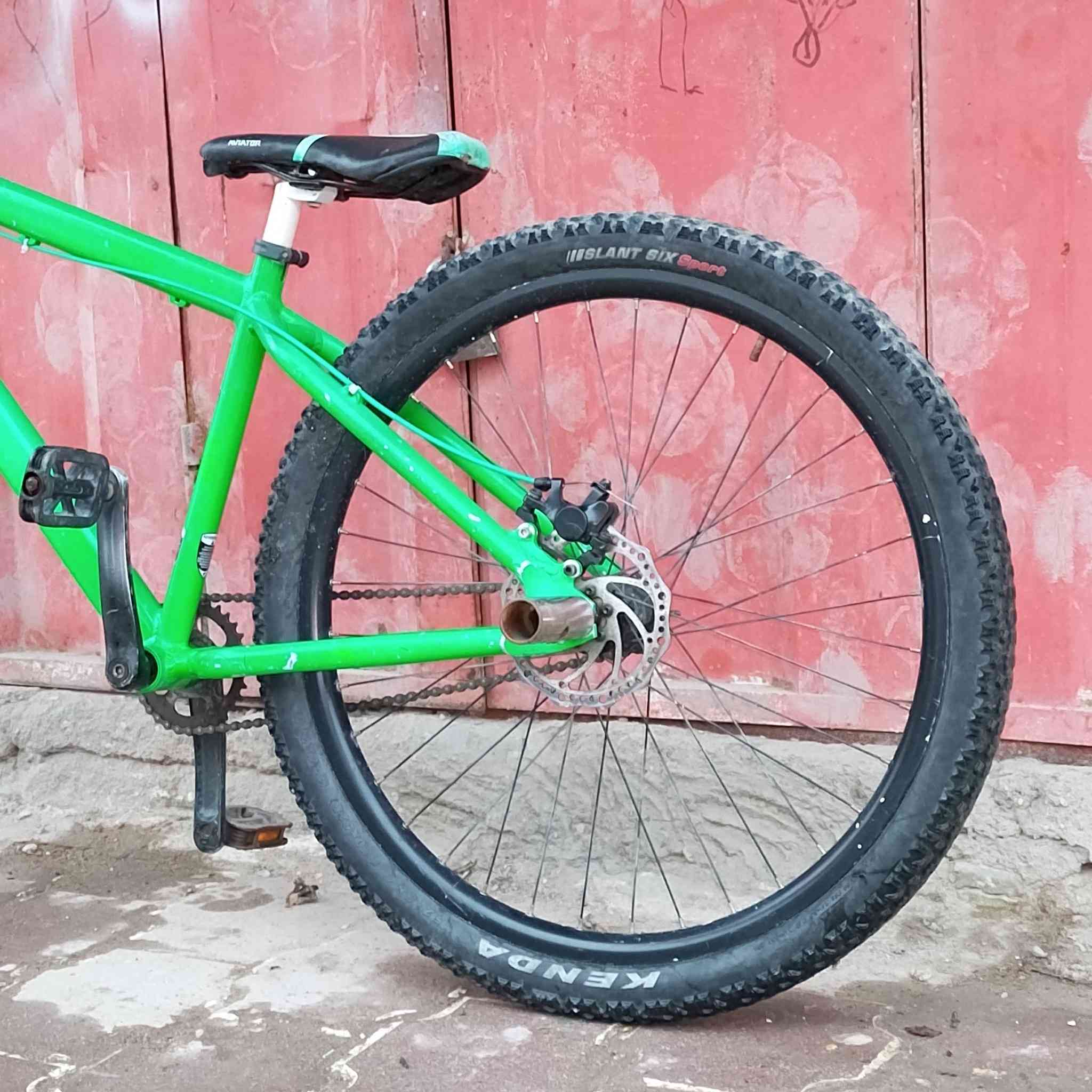 سلام عليكم ورحمه الله وبركاته 
بايسكل BMX برازيلي الون اخضر تاير جبير.  
البايسكل نضيف جدا بس الستيرن يحتاج صبغ قليلللل 
الله شاهد البايسكل يخبل بل مشي بي بريك خلفي دسك وأمامي ايضآ دسك ولاكن لا يوجد واير ويده . 
''' مراوس بدراجة شعندك نزل أو تفضل خاص .وياريت لو دراجه ستين من العبيدي 
المكان شهداء العبيدي ،


**إذا كنت صاحب هذا الإعلان وتريد حذفه لأي سبب، رجاءا أرسل رسالة إلى الدعم الفني**