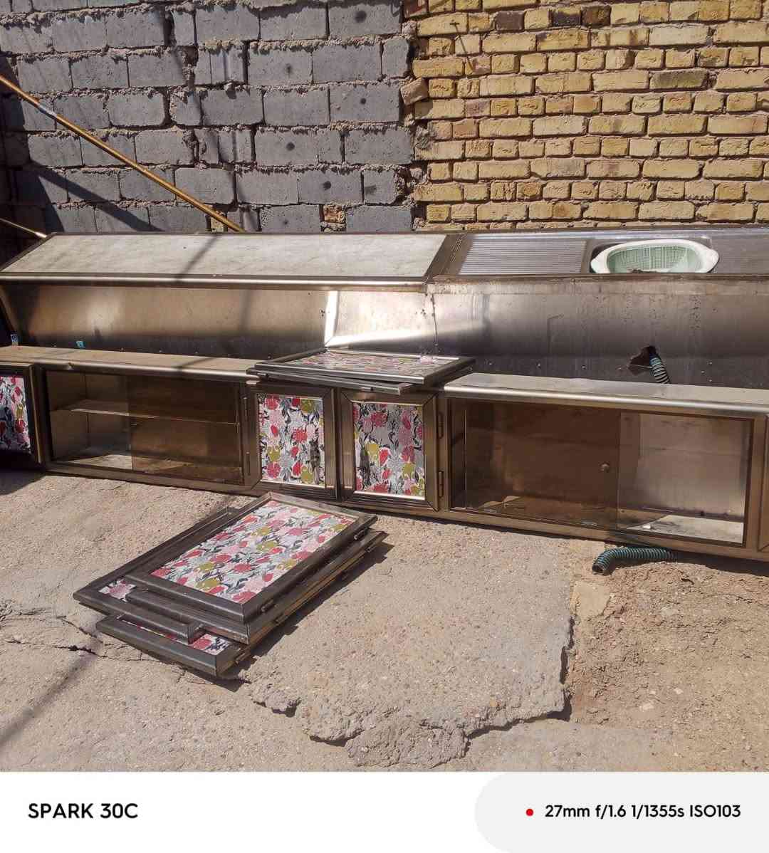 السلام عليكم
هذني تخامه 2 جديدات سعر الواحد 75 
والبوفيه جديده ونظيفه كلشي مابيه سعره 250 وبيه مجال 
والكاونتر نظيف وحلو بس يحتاجه شد سعر 55 بي مجال 
التواصل واتساب على الرقم 
***********
