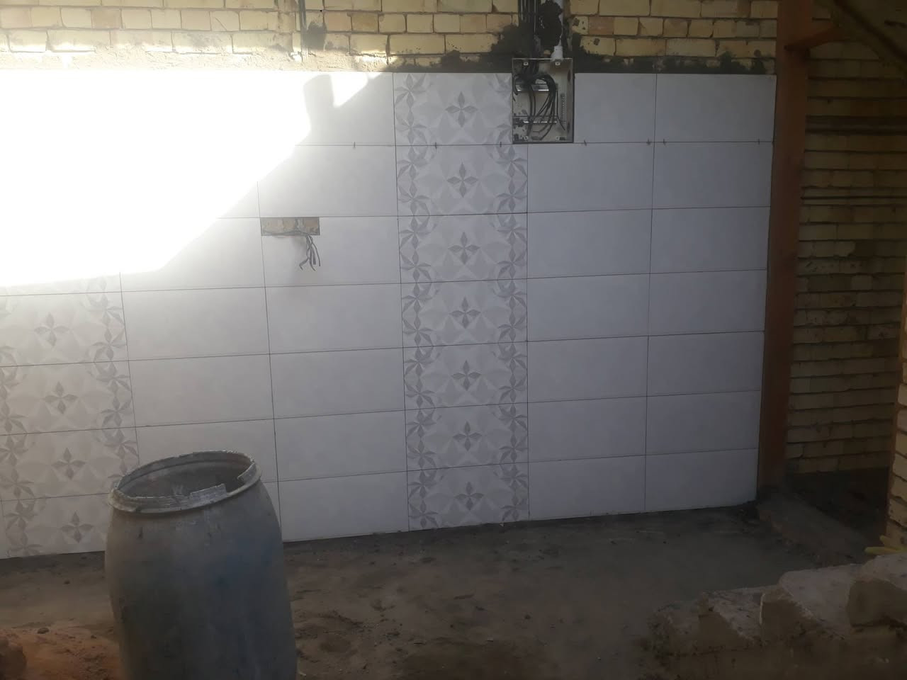 خلفة سيراميك متفرغ حاليا
واشتغل بأسعار كلش مناسبة ورخيصة 
اليحتاجني بالشغل اني حاضر وهذا رقمي ***********
