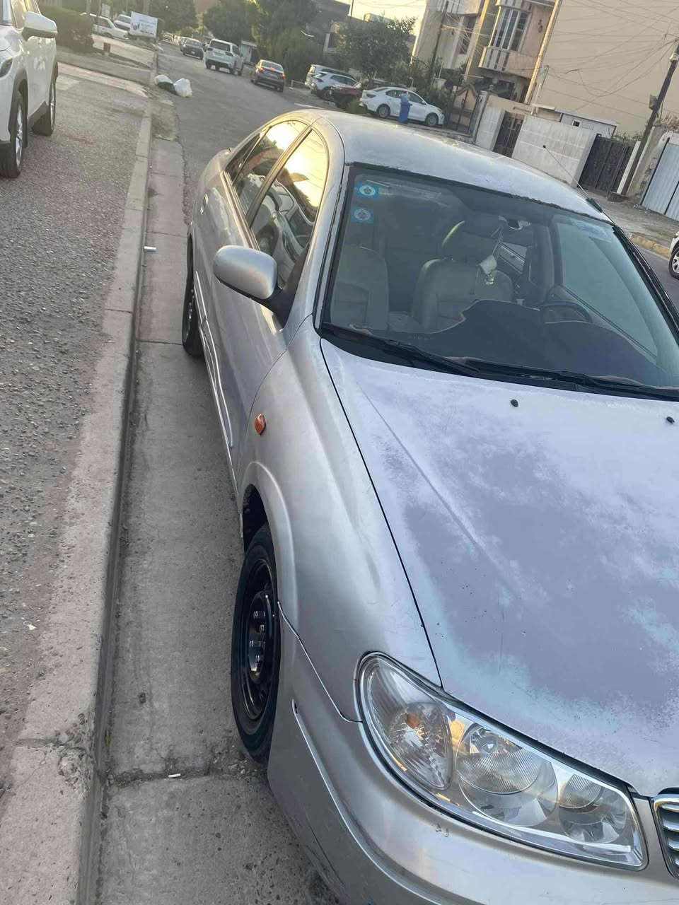 نيسان سني 2001 صدامي
محرك اسود رقم انكليزي
سعرها ٧٠ وبي مجال 
العنوان الرمادي السته كيلو 
***********
