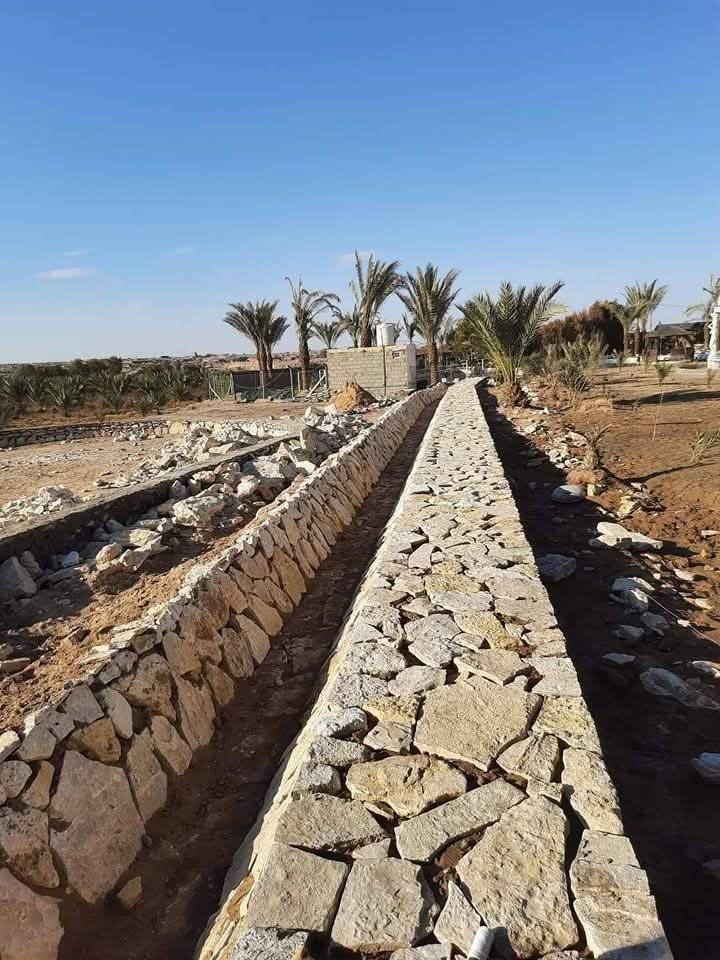 السلام عليكم بناء حجر كرسته وعمل بناء بيوت اسيجه ممرات نافورات تطبيك ارضيات وشواطى الاتصال على الرقم ***********
