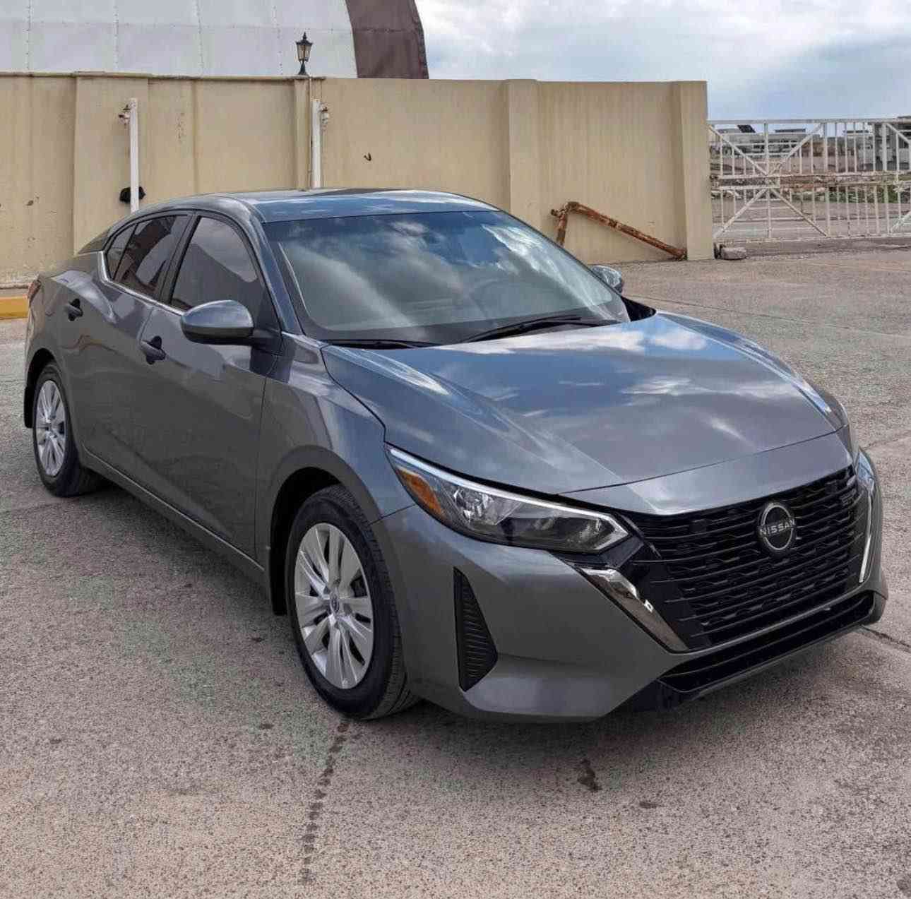 نيسان سنترا موديل :2025 بس بولند صبغ  و جملغ بدوون شانسي ايرباك بس ستيرن طاك راجع سيستم سعر :114قفل 
اللوان :نفطي   
حجم المحرك : 2.0L ( 4,سلندر )
المواصفات : S
‏‎بصمة تشغيل 
اوتو هولد :    Auto Hold
اوتو ستارات : Auto Stard 
رادار امامي (تحديد مسار)
‏‎رادار جانبي (نقاط عمياء)
‏‎رادار خلفي (التحذير من الاصطدام)
‏‎حساسات امامي
‏‎حساسات جانبي 
‏‎حساسات خلفي 
نظام : Eco
نظام : Normal
نظام : Sport
تحكيم ستيرين
ستيرين هيتر
كشنات كهربائي 
كشنات هيتر
تبريد لمس
تبريد مركزي
لايتات ليد وعدسة زينون 
بكلايتات LED
ويل كروم
وبعد هواية مواصفات…
عنوان📍عقره
واتساب ***********-- دهوك, العراق
