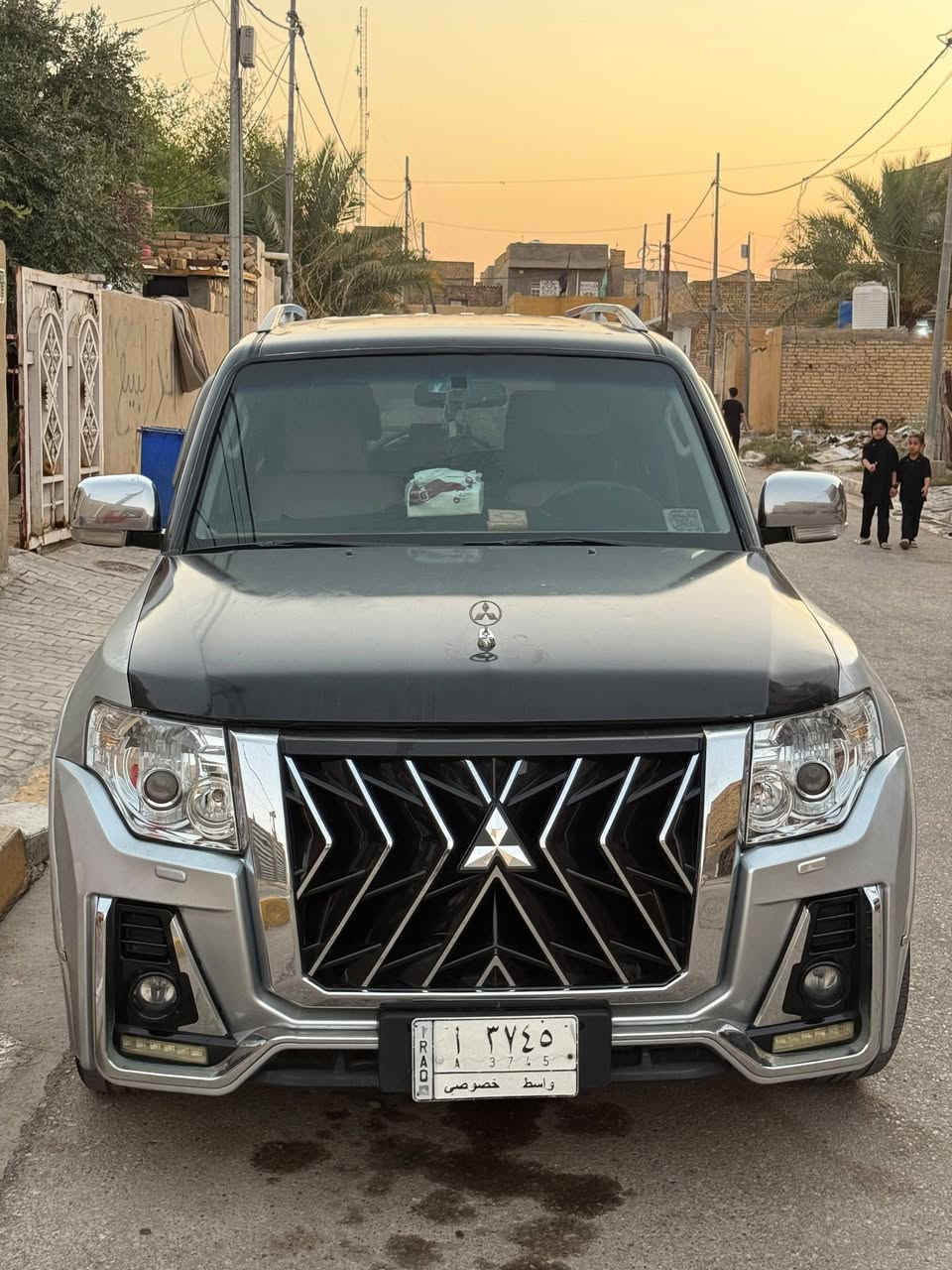 السلام عليكم  (بيع فقط)
باجيرو ٢٠٠٨  للبيع 
حبتور فول مواصفات ١/١
فتحة  تحكمات ستيرن 
كشنات كهربائيه 
مري شفط 
اشاير بلمري 
تبريد ٣ قطع 
كشنات جلد 
محرك ٣٥٠٠ ( محرك جديد صارله اقل الشهر هو وتفرعاته) 
محرك وحداديه بكامل تفرعاتهة جدد 
سيارة نضيفه كلش 
بيهة جاملغ مصبوغ ونص( خشم الجاملغ) من الجاملغ الثاني مرشوش رش   
السيارة محدثه بجم امامي وخلفي وشاشه 
السيارة ١٠٥ بيهة مجال بسيط للشراي فقط السيارة باسمي التحويل ثاني يوم  الاتصال 
***********
