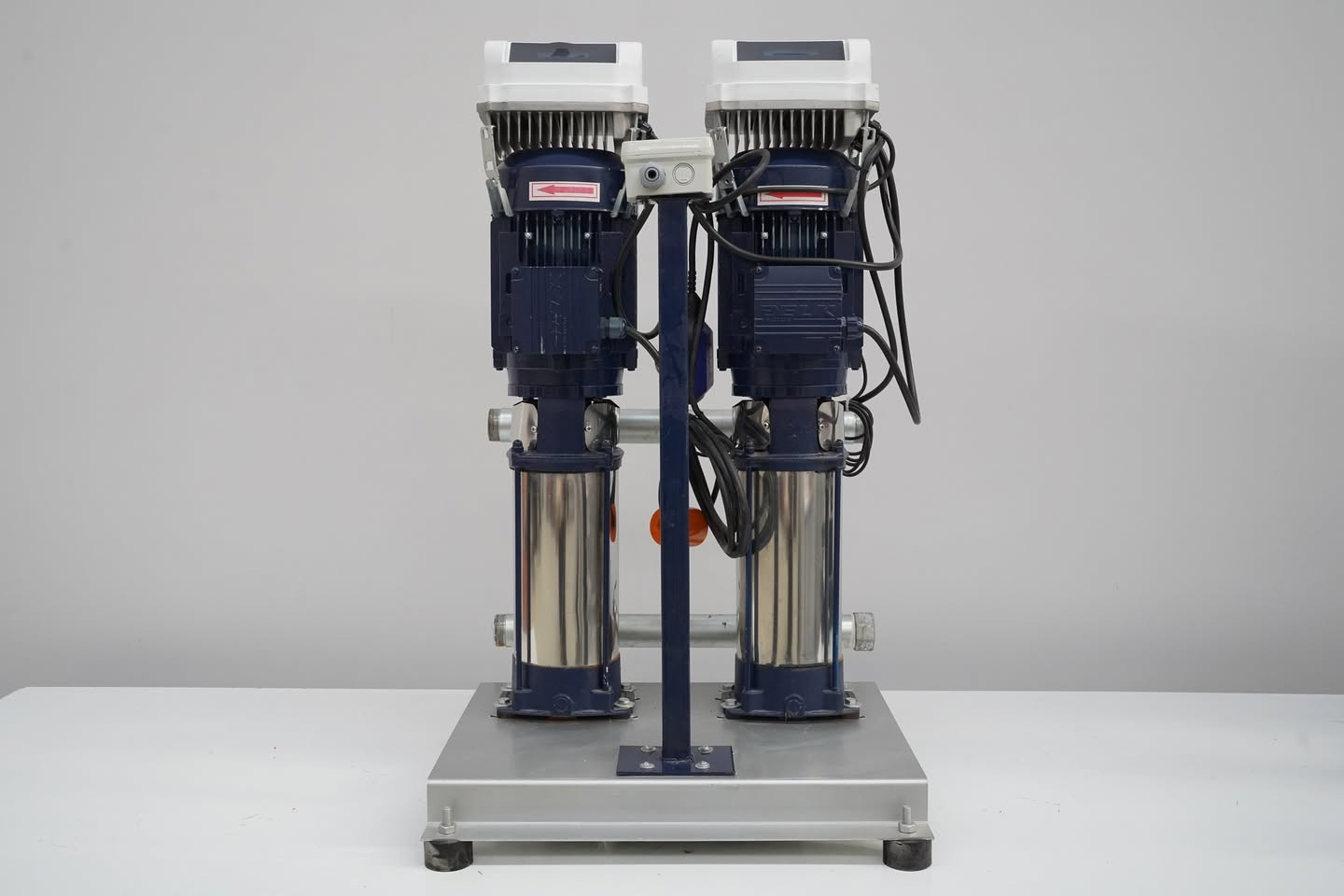 هل تحتاج إلى ري حقلك وضخ المياه الجوفية لمحاصيلك🤔؟ 💪🌱🐄مضخاتنا  هو الخيار الأمثل من خلال التركيب البسيط والاستهلاك المنخفض للطاقة ، يمكنك توفير التكاليف مع زيادة إنتاجك إلى الحد الأقصى! 🌟 
هذا النوع من المضخات مناسب بشكل خاص :
🔵الاراضي الفلاحية.
🔵تجهيزات معالجة المياه.
🔵عتاد مكافحة الحراِِئق.
🔵المنشآت الصناعية.
🔵المنشآت التي تتطلب ضغوطًا و إرتفاعات عالية.
يرجى الانتباه الى ان 
✔️ خدمة مابعد البيع و قطع الغيار متوفرة 🔧⚙️.
✔️ كل مضخاتنا تباع تحت الضمان📜📃.
☎️ للاستفسار أكثر يرجى التواصل على الرقم 0095330406623


**إذا كنت صاحب هذا الإعلان وتريد حذفه لأي سبب، رجاءا أرسل رسالة إلى الدعم الفني**