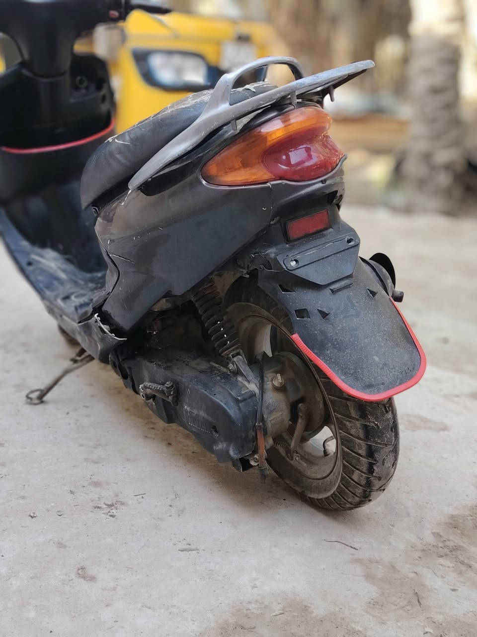 سلام عليكم اكزز خطين كهرائياتها كلها شغاله سلف هندر لايت بك لايت هورن قفل جنطه قفل سكان كلجات جدد وباتري اصلي جديد توني شاده دراجه. كامله مال جناي سعره 300 وبيه مجال لشراي *********** مكان ناصريه
