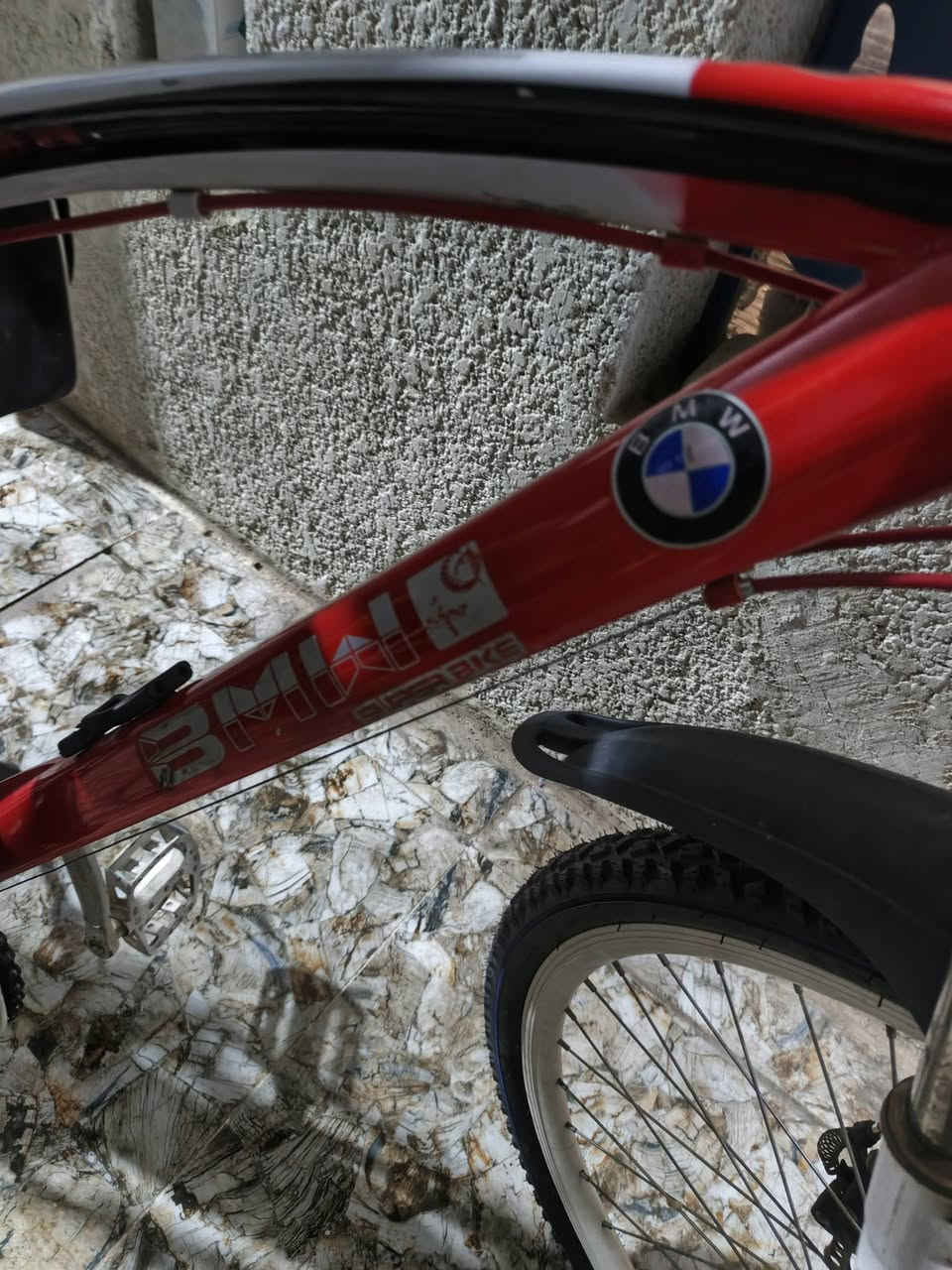 السلام عليكم حبايب
بايسكل bmw 
صيني حجم ٢٦ كلش نظيف 
 ادامه مسويله كامله واي نقص مابي
اريده مراوس بايسكل حجم ٢٨ لان هذا صغير عليه 
حتى لو فرق
عنواني بغداد حي الجهاد


**إذا كنت صاحب هذا الإعلان وتريد حذفه لأي سبب، رجاءا أرسل رسالة إلى الدعم الفني**