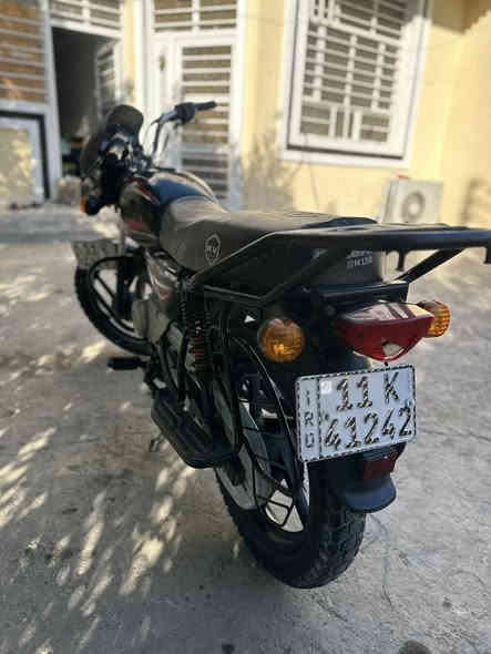 ‏سلام عليكم بوكسر كلاسك موديل 2022مرقمه 2021 دراجه حلوه وشقاله كل كهربائية سلف هندر لايت اشيار تايرات جيد جدا لوحات نگليزي وسنويه رقم بغداد تحويل ثاني يوم محرك جيد جداً فقط بيع بدون مرواس السعر 1600 بغداد الموقع هاتف ‭  0778 318 8640
