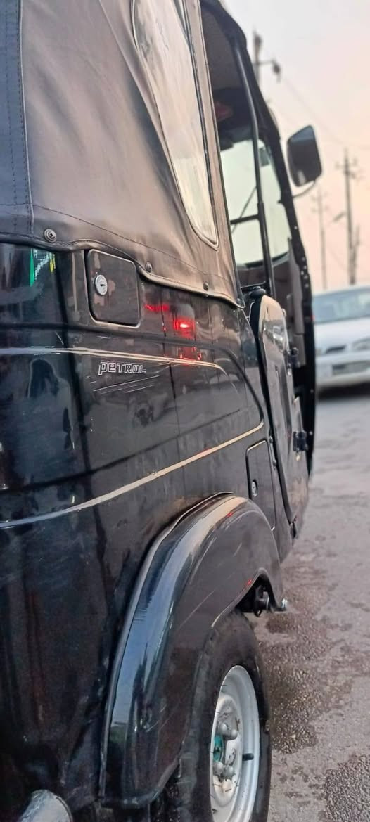 السلام عليكم تكتك 22 للبيع رقم بغداد باسمي تكتك كير محرك ما مفتوح برغي بي قطره ما تنقص بيه شويه بارد بصفحه تكتك قطره معجون ما بيهه حته خياسات ما بيهه من 22 لهسه مكاني بغداد الدورة *********** السعر 8700 وبيهه مجال
