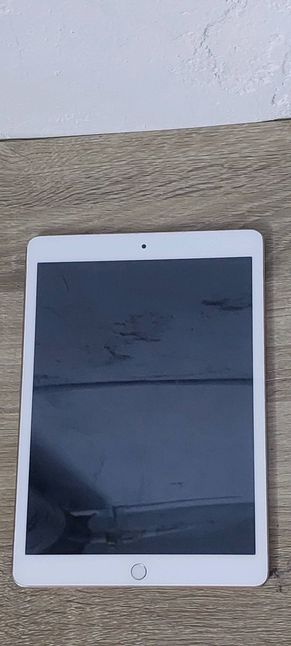 للبيع iPad 7 اهم تفاصيل الشاشة: 10.2 بوصة Retina.
​المعالج: A10 Fusion.
​التخزين: 32  جيجابايت. سعر 120 بي مجال بسيط مكان بغداد زعفرانيه