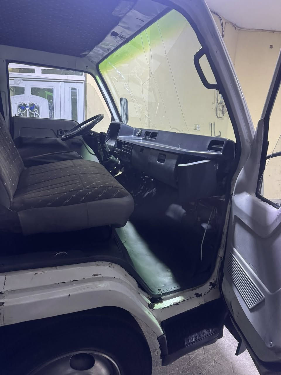 للبيع كنتر موديل 88 بدي نزال ياباني شادله مكينه وكير كنتر 2014 جدد السياره جاهزه ***********
