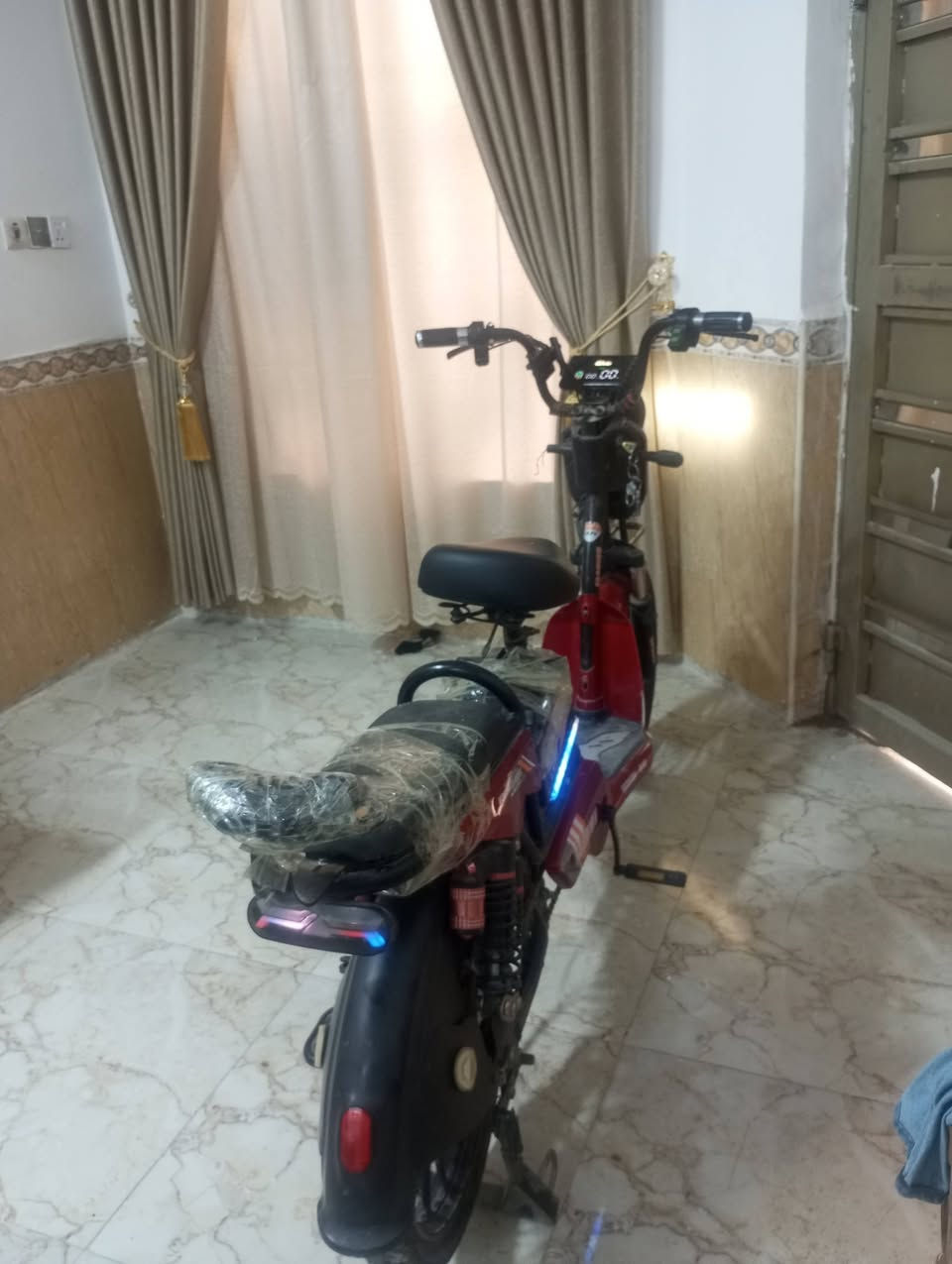 السلام عليكم شباب
باسكل شحن للبيع موديل 23 بصمتين تشغيل عن بعد سويجات ثنين بطاريات نضيفات الباسكل ما عوزا برغي  
اربع بطاريات الباكسل جديد   
مكاني نجف كوفه رجائن المايشتري لا يتعبني ولا أتعبته ولا تكول بعيد عليا تكدر تجيني لفلان مكان ومدري شنو سعر خاص وهذا رقمي بي واتساب.       ***********
