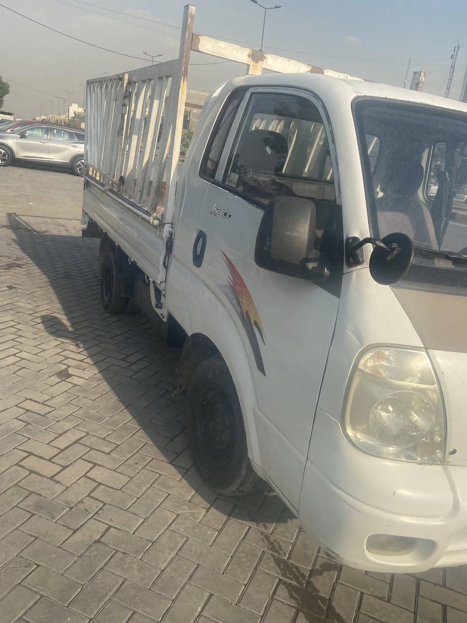 سلام عليكم كية حمال رقم بغداد تخم تاير مكينة بم اونوزل جديد كافالة عامة من ضربة صبغ /موديل 2009بسمي السيارة ***********
