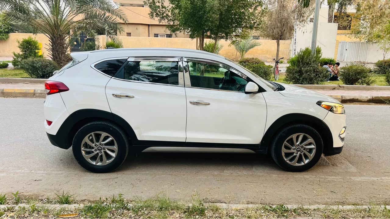 السلام عليكم توسان وارد امريكي بدون حادث فقط رش قطعتين بالعراق 2017 ماشيه 95 الف كير محرك مكفولات حدادية تبريد تاير جاهزة سعر 145 اي استفسار اتصل *********** بغداد, العراق
