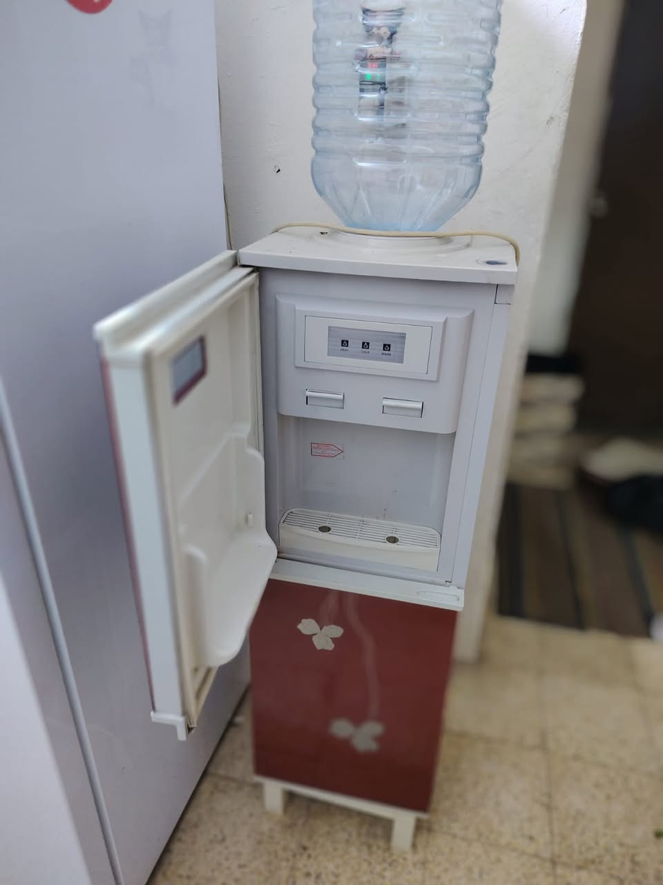 طباخ شغال عله فحص وبراد ماء شغال فقط البارد شراي يراسلهم واتساب *********** العماره
