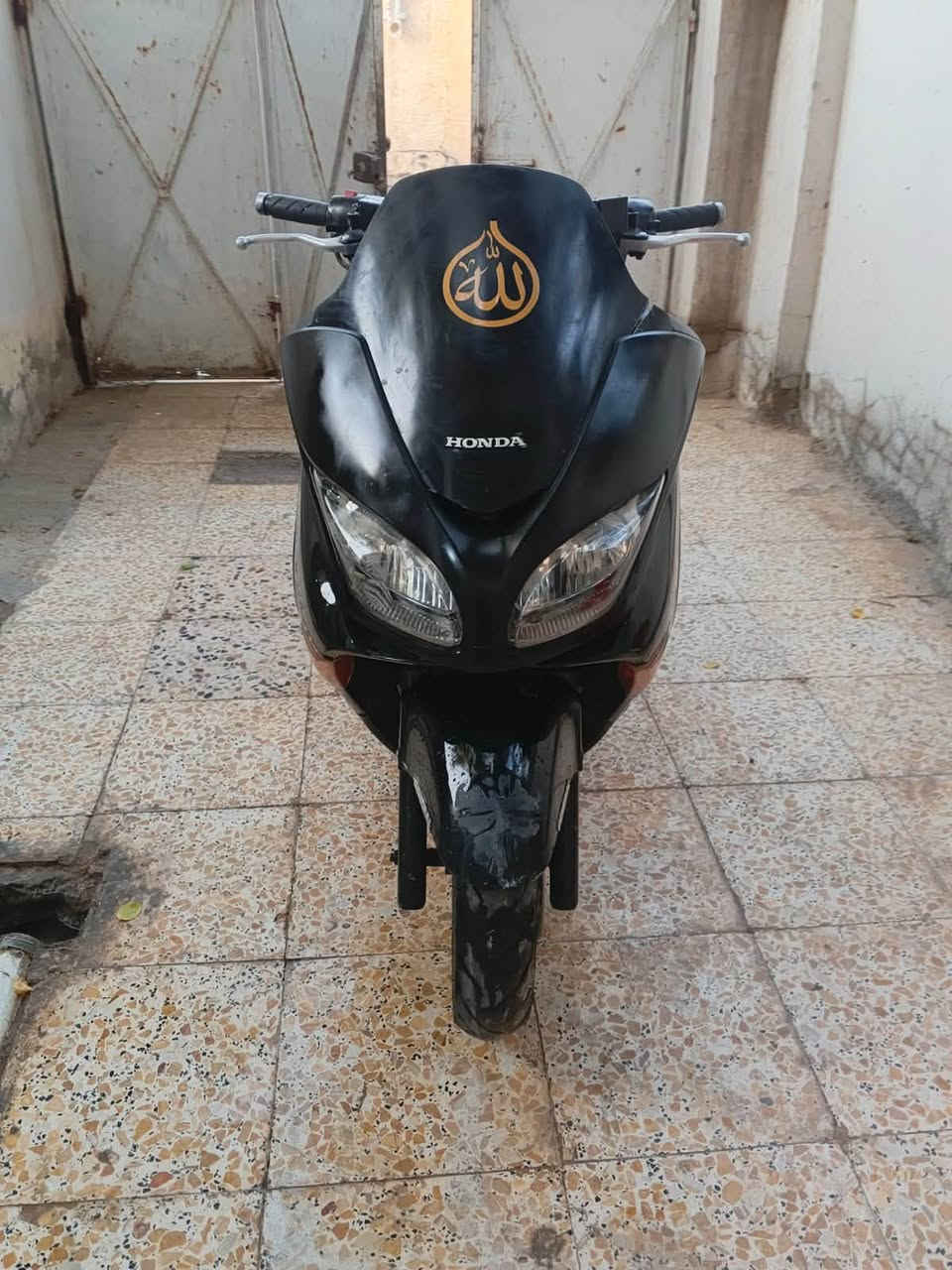 السلام عليكم فورزه 09عميه بلاد نضيفه محرك مكفول ب950وبيها مجال قليل
للاستفسار ‭***********
