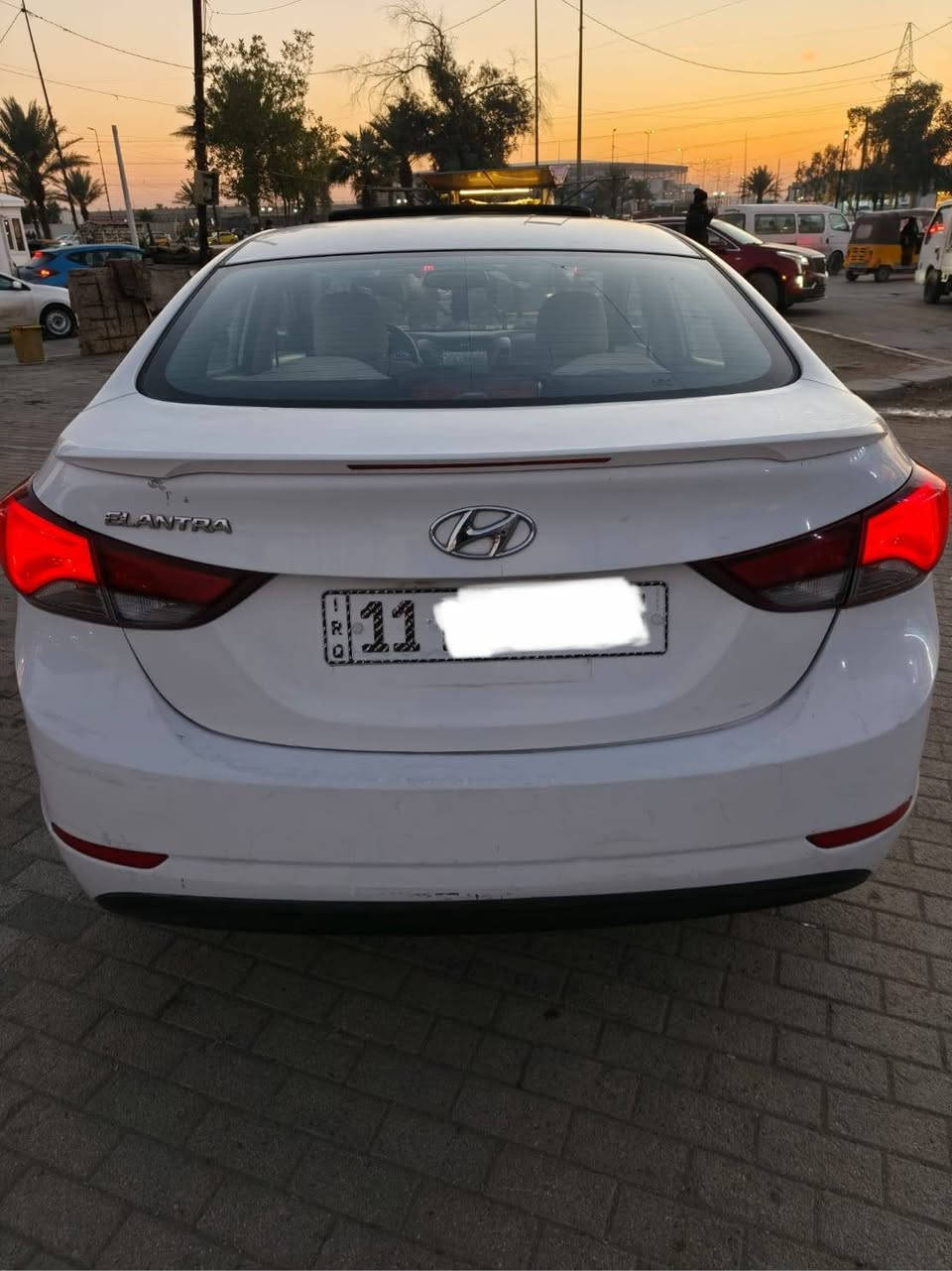 مرحبا
الانترا خليجي
موديل 2016
فول موصفات 1/1 
من عدا البصمه
بيها شخط من الجاملغ للباب الخلفي رش صبغ بدون كلشي 3 قطع 
بدون دواخل 
الموصفات 
فتحه سقف 
مكينه 2000 دوش
شاشه كبيره 
كامره دواره 
اشاير ب المري 
كشنات جلد 
مري شفط
تحكم استيرن 
سويج شخاطه
ويل كب 
داخل عسلي 
گير ومكينه مكفولات ممفتوحات ابد 
تخم تاير 
تبريد ثلج 
صدر حداديه خير من الله 
السياره جاهزه ومابيها كل نقص
رقم بغداد الجديد 
رقم الانكليزي 
مشروع وطني 
تحويل مباشر 
مكاني بغداد 
ه‍ ***********
