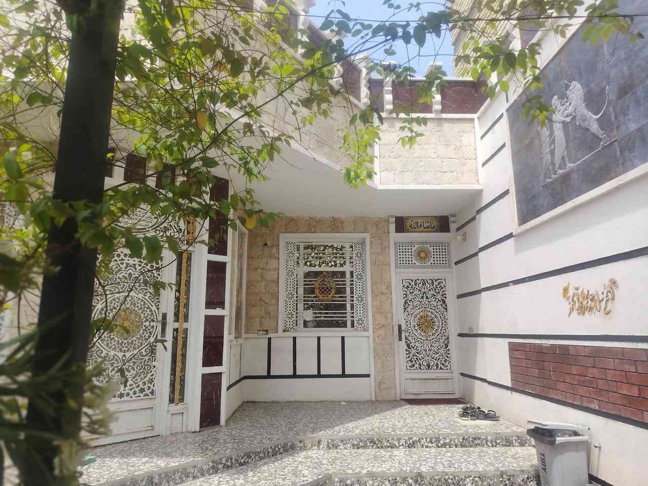 دار ٢٥٦ متر زراعي سند ٢٥ بناء حديث طابق واحد بناء بلوك كلب غرفتين نوم ومنور عدد ٢ وهول داخلي وحمامات عدد2 ومطبخ وديوان وكراج يتسع سيارتين وحديقه.
بغداد جسر ديالى الجديد الكرغوليه قرب أسواق اسطنبول شارع ملايين في البدايه.
السعر ١٧٥ مليون وبيه مجال بصيط
***********
