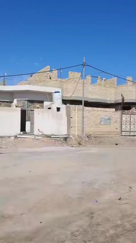 بيت للبيع في البندقيه مطلوب 90 مليون للاسكان تسددهن اقصاد  للاستفسار مراجعه مكتب الكيان ***********
