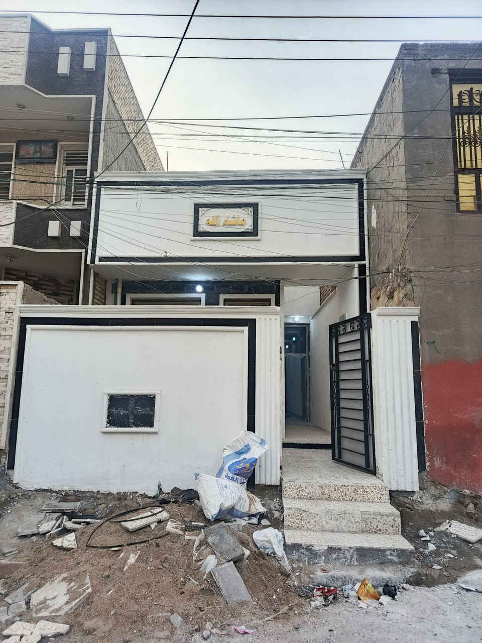 السلام عليكم
⚠️يعلن مكتب عراق السلام للعقار 
      عن توفر 
🏠 منزل للبيع ساحة 100م طابق واحد
      خلف مرطبات العذراء ♍ ال 22
      مدخلين استقبل +حولي +وصحيات وغرف نوم
للاستفسار الاتصال على الارقام :
رياض التميمي
***********
لؤي التميمي 
***********
قصي التميمي 
***********
أو زورنا في مكتبنا مكتب (عراق السلام) للعقار 
العنوان : شارع جامع النور
اهلا وسهلا بيكم
