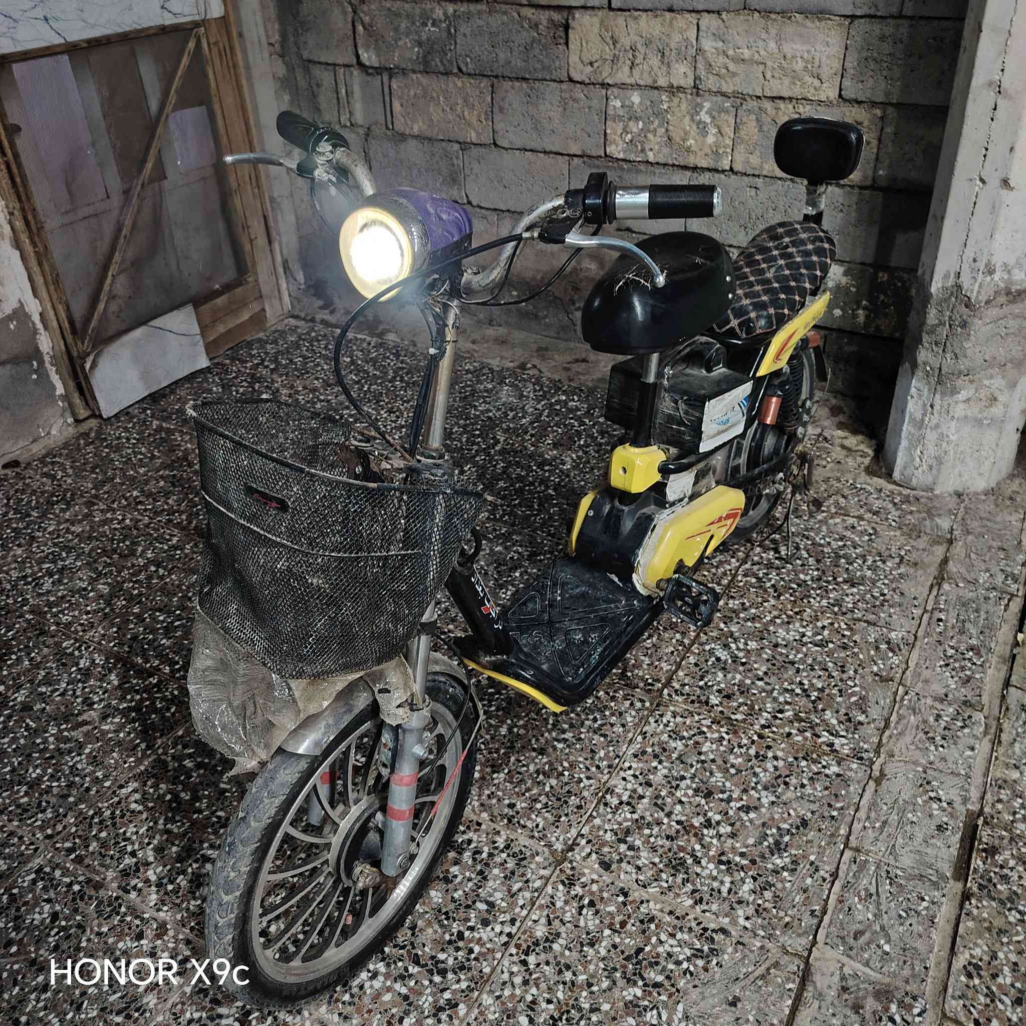 السلام عليكم للبيع دراجه شحن اربع بطاريات بطاريات نضيفه تايرات نضيفه بيهه مشكله بل كهربائيات السعر  225وبيهه مجال ***********
